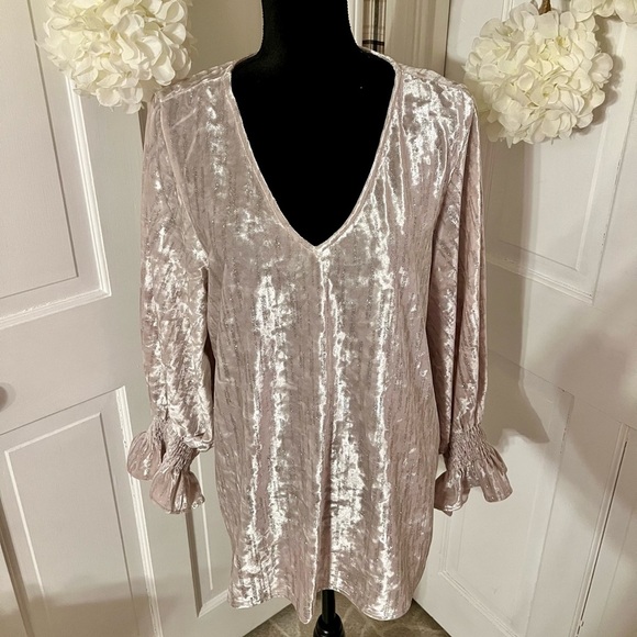 Vince Camuto Tops - Vince Camuto Stunning Sparkling  V Neckline Blouse Size XL